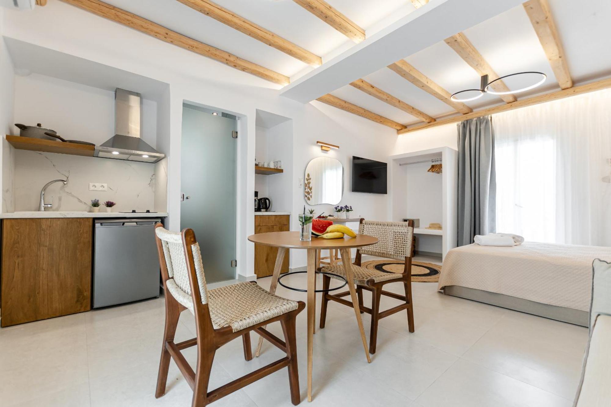 Birikos Hotel & Suites Agios Prokopios  Ngoại thất bức ảnh