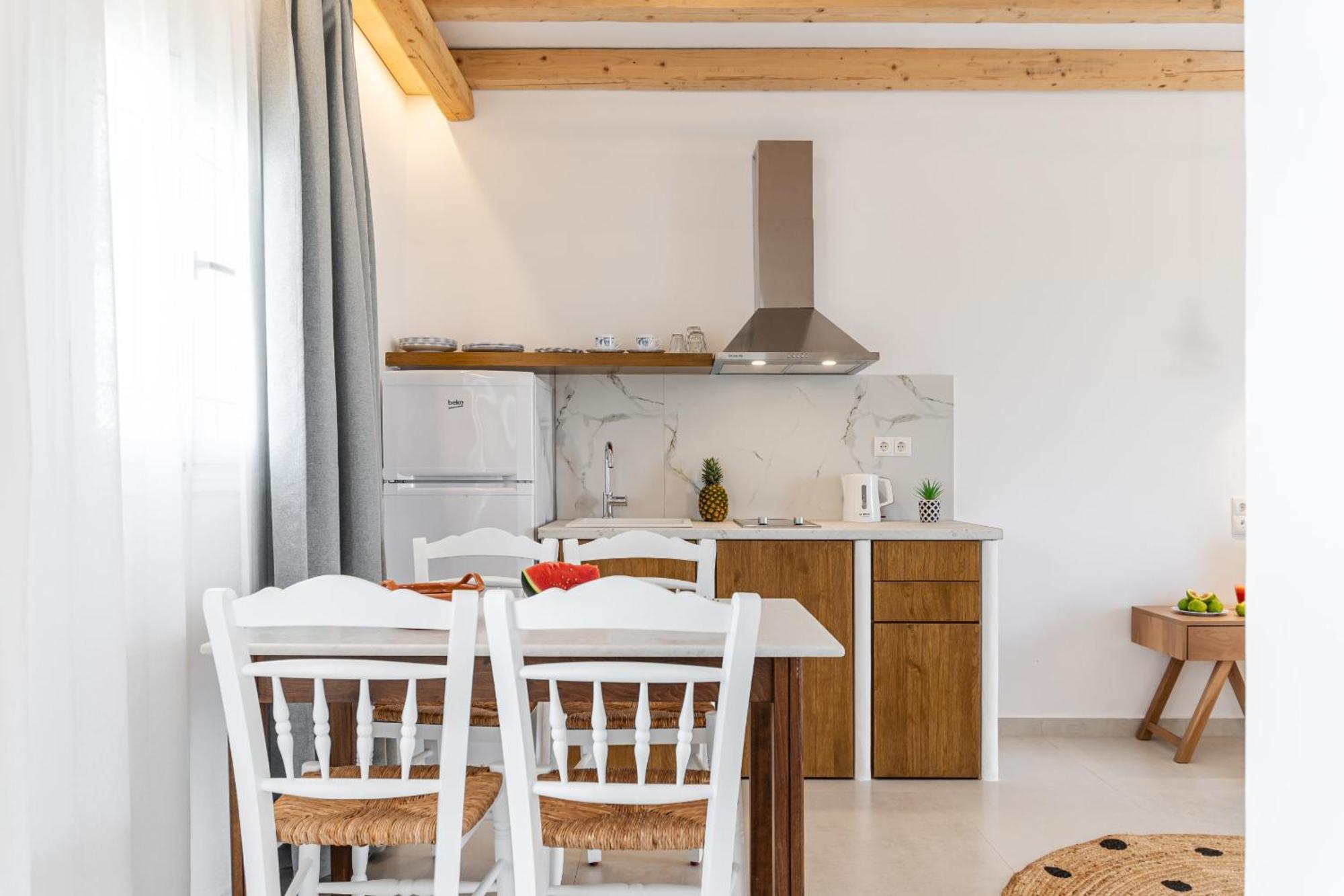 Birikos Hotel & Suites Agios Prokopios  Ngoại thất bức ảnh